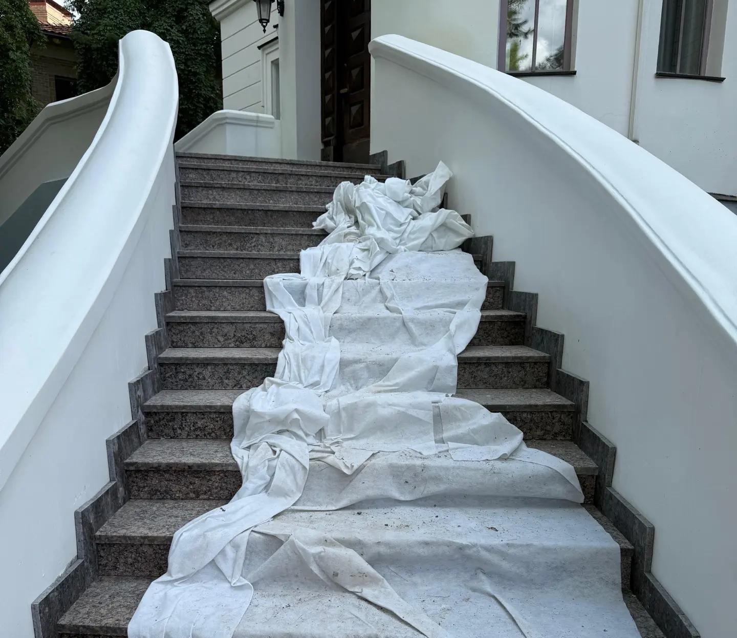 Лестница из красногорского гранита