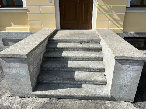 Ступени из Путиловского известняка