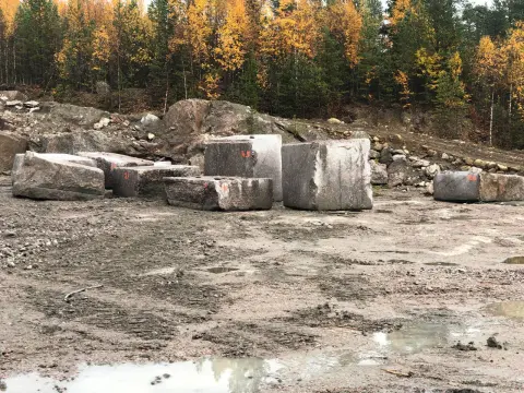 Гранитные блоки «Богатырский» III категория