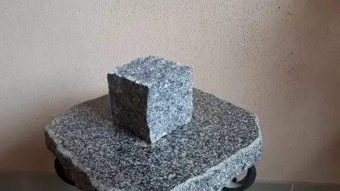 Брусчатка гранитная колотая Каменногорская