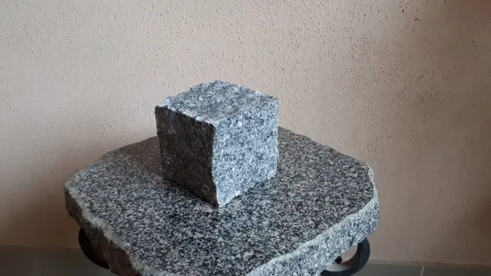 Брусчатка гранитная колотая Каменногорская