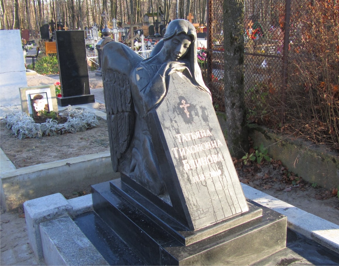 Памятник из гранита на могилу «Ангел»