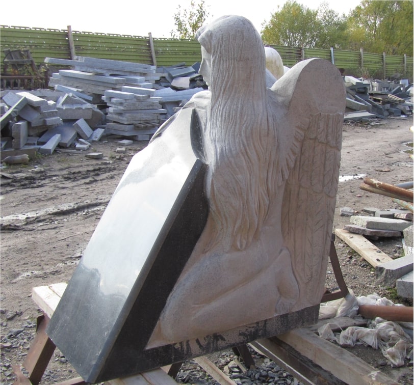 Памятник из гранита на могилу «Ангел»
