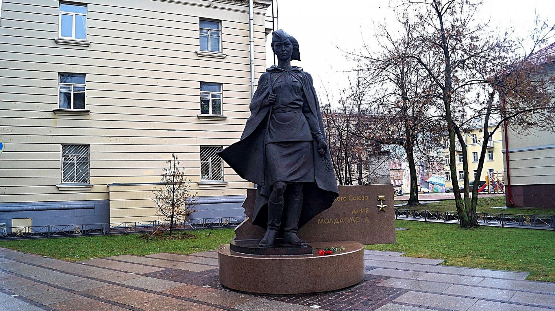 Памятник товстоногову в санкт петербурге